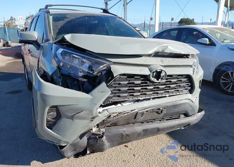 2021 Toyota Rav4 Xle z USA, uszkodzony, nr VIN 2T3W1RFVXMW181317